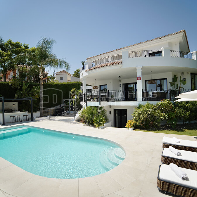 Modern 5-Bedroom Villa for Sale in La Quinta, Benahavís – Sea, Golf and Mountain Views