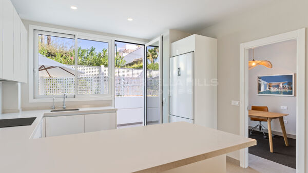 Adosado moderno en venta en Nueva Andalucía – Rodeo Alto