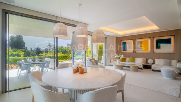 Villa contemporánea de lujo en venta en Nueva Andalucía Marbella – Urbanización cerrada en Celeste Marbella