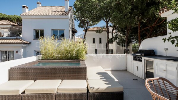 Modern Duplex Apartment with Rooftop Terrace in Los Pinos de Aloha – Nueva Andalucía, Marbella