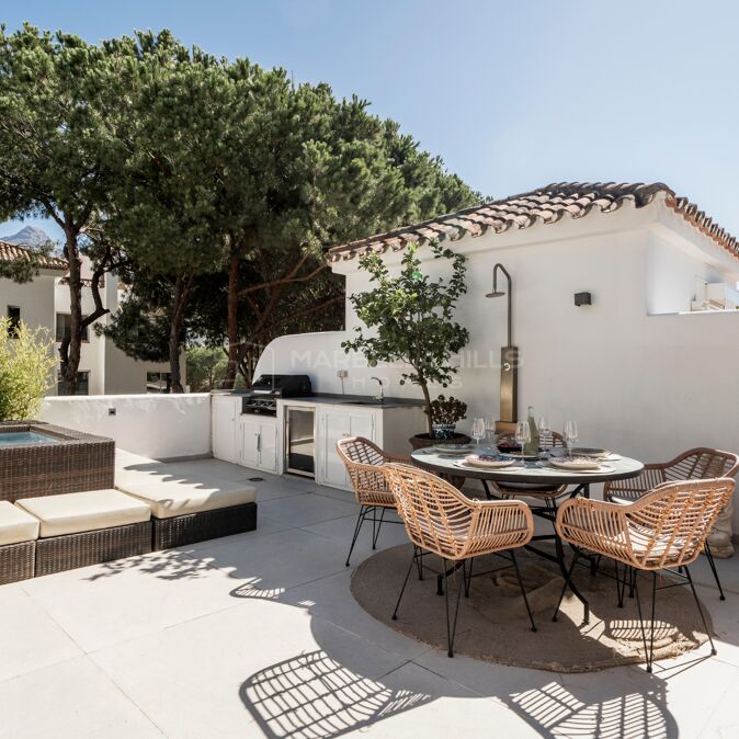 Modern Duplex Apartment with Rooftop Terrace in Los Pinos de Aloha – Nueva Andalucía, Marbella