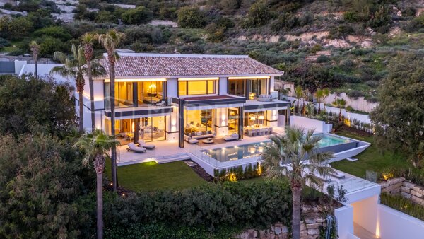 Villa contemporaine à vendre à Sierra Blanca, Marbella sur la Golden Mile avec vue mer panoramique