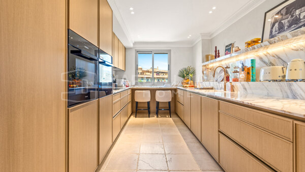 Luxus-Duplex-Penthouse mit Panoramablick auf das Meer in Los Flamingos Golf, Benahavís