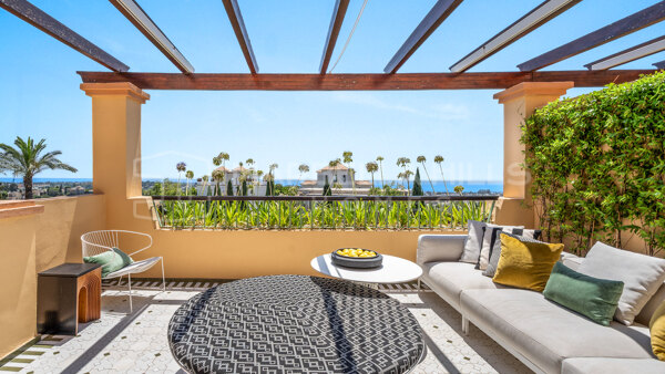 Luxus-Duplex-Penthouse mit Panoramablick auf das Meer in Los Flamingos Golf, Benahavís