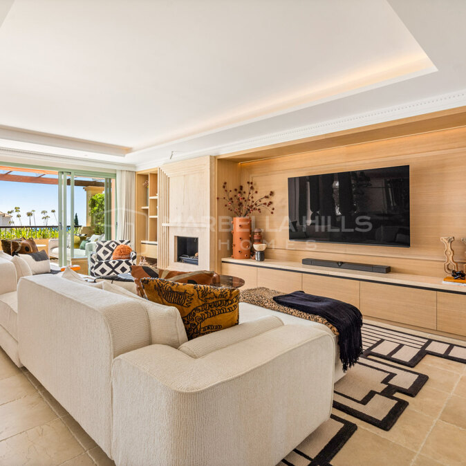 Luxury Duplex Penthouse with Panoramic Sea Views in Los Flamingos Golf, Benahavís