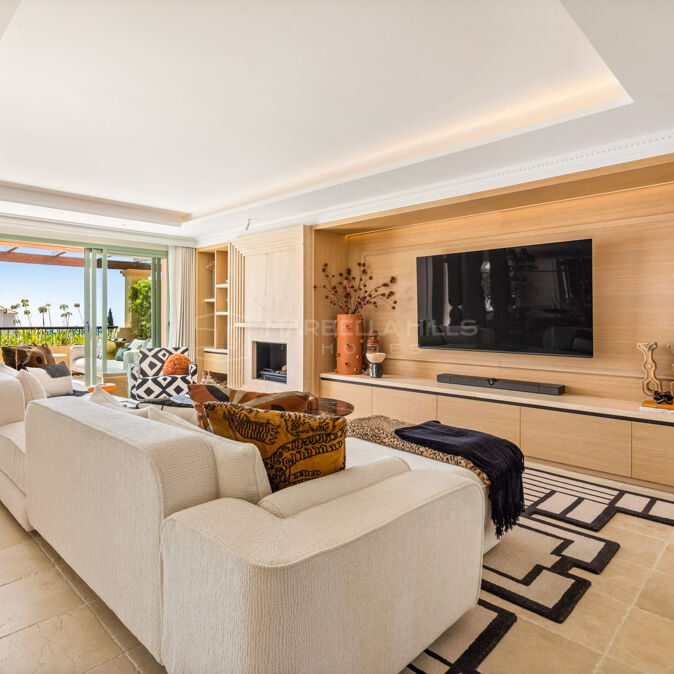 Luxury Duplex Penthouse with Panoramic Sea Views in Los Flamingos Golf, Benahavís