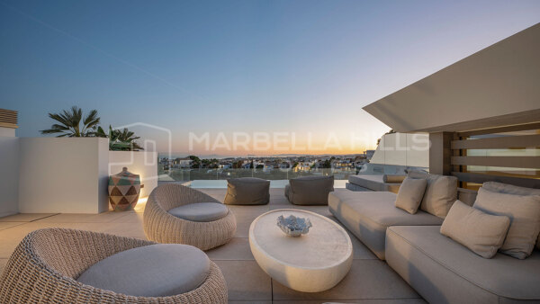Villa de Lujo en Venta en Celeste, Nueva Andalucía – Estilo Moderno en el Valle del Golf de Marbella