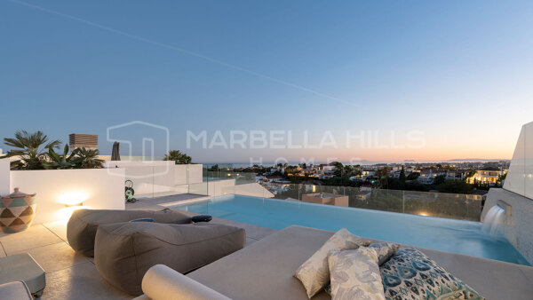 Villa de Lujo en Venta en Celeste, Nueva Andalucía – Estilo Moderno en el Valle del Golf de Marbella