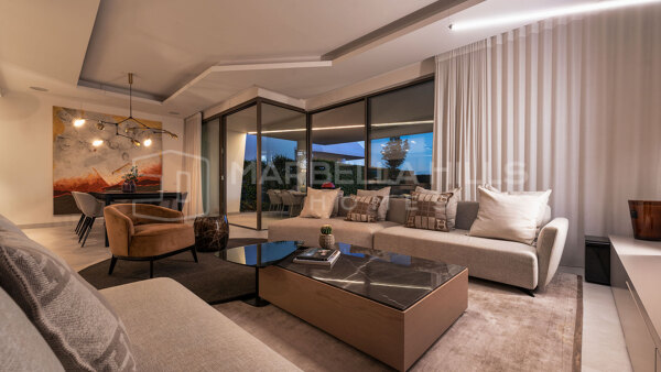 Villa de Lujo en Venta en Celeste, Nueva Andalucía – Estilo Moderno en el Valle del Golf de Marbella