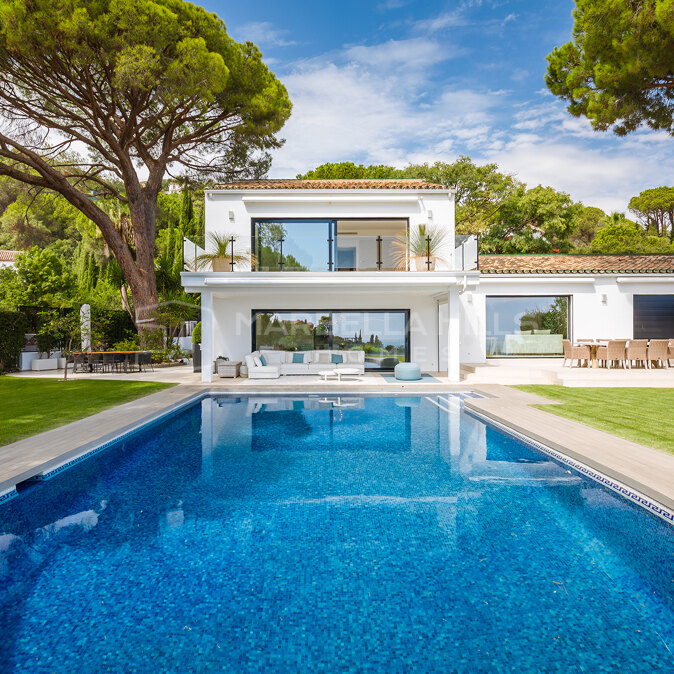Elegant Renovated Villa with Guest House and Panoramic Views in El Madroñal, Benahavís