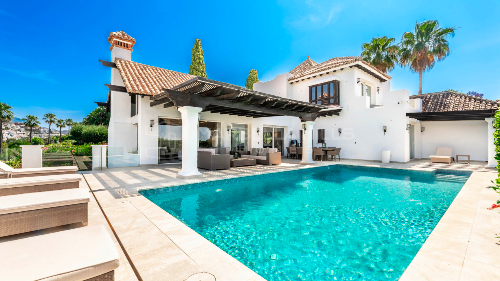 Elegante andalusische Villa mit Panoramablick in La Quinta, Benahavís