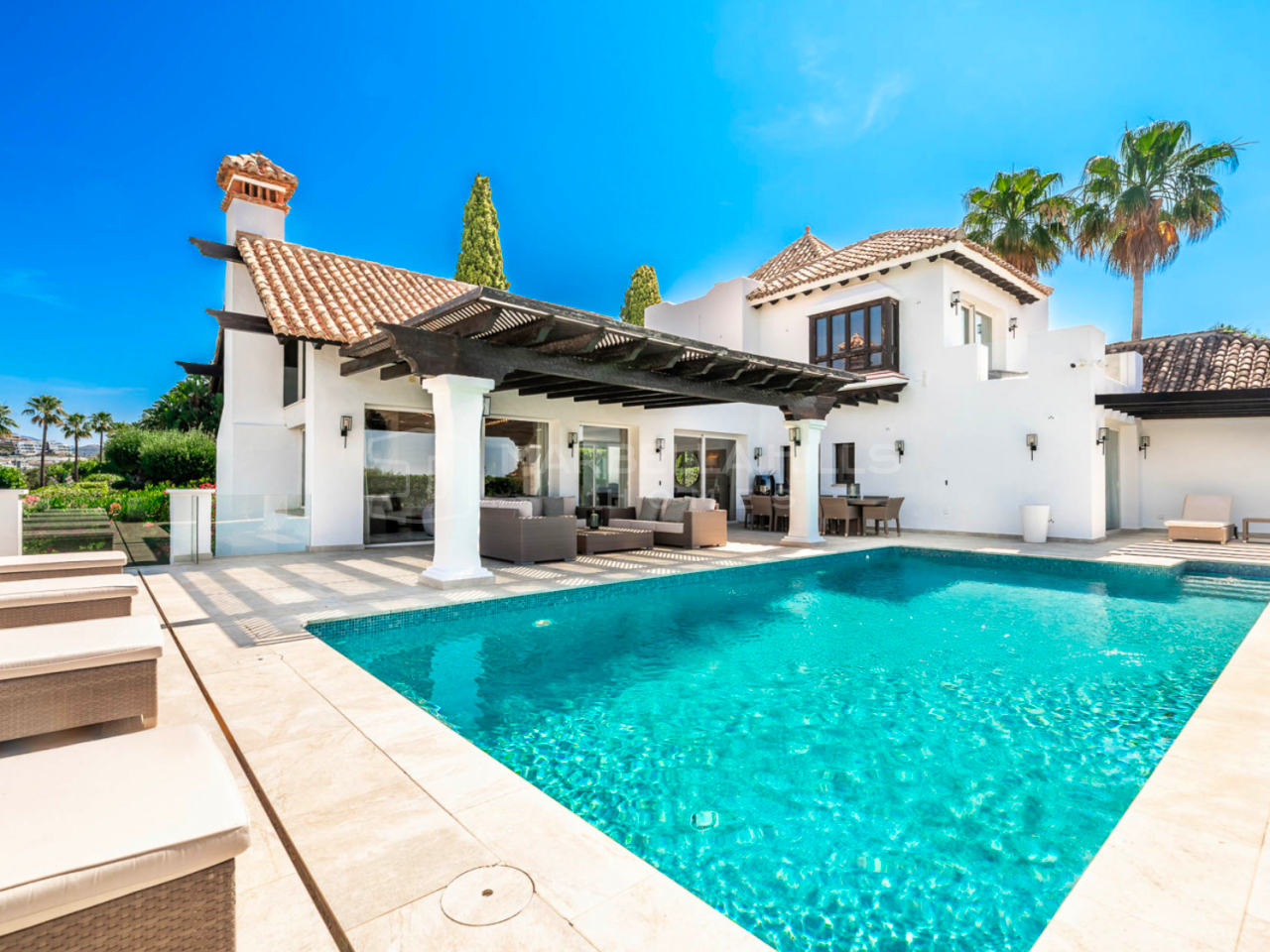 Elegante andalusische Villa mit Panoramablick in La Quinta, Benahavís
