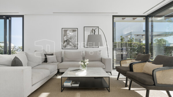 Villa moderne de 5 chambres à vendre à Cabopino, Marbella Est