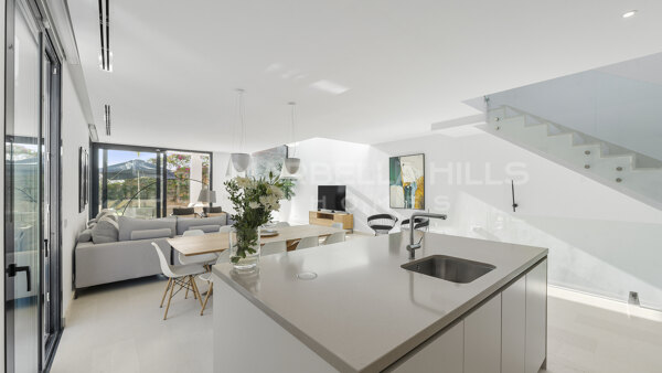 Villa moderne de 5 chambres à vendre à Cabopino, Marbella Est