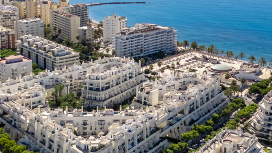Refined Second-Line Beach Apartment in the Heart of Marbella