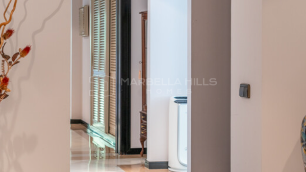 Refined Second-Line Beach Apartment in the Heart of Marbella