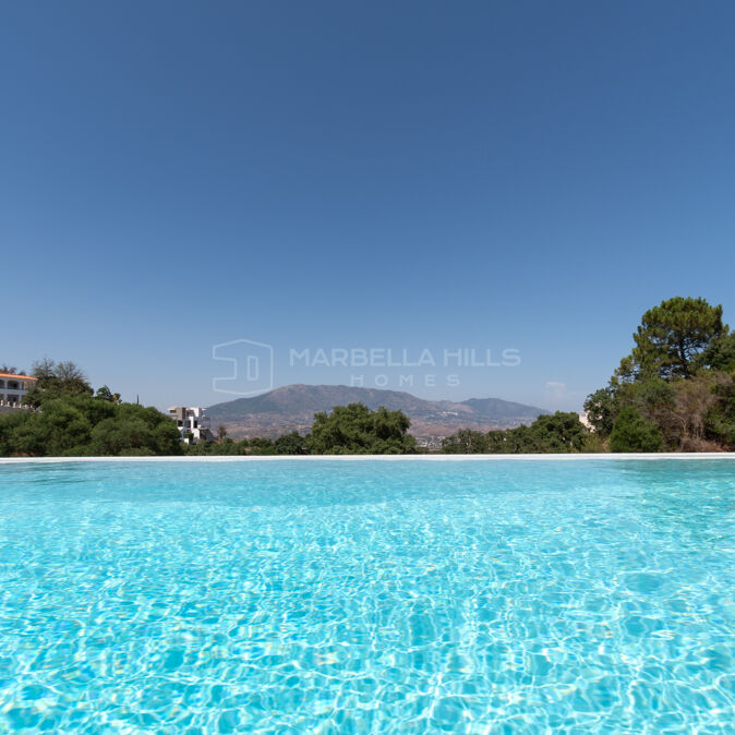 Modern Villa with Panoramic Views in La Mairena – Marbella East