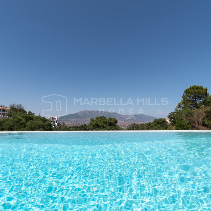 Modern Villa with Panoramic Views in La Mairena – Marbella East