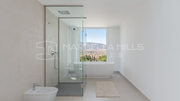 Modern Villa with Panoramic Views in La Mairena – Marbella East