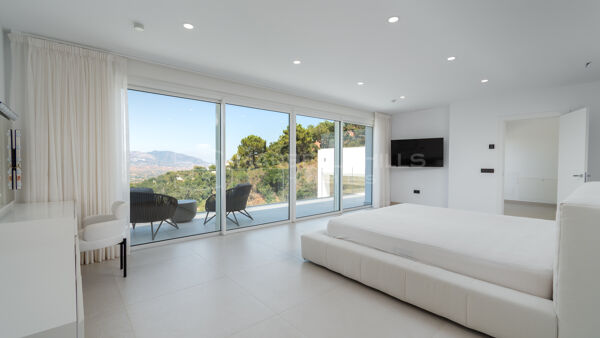 Villa contemporaine avec vue panoramique à La Mairena – Marbella Est