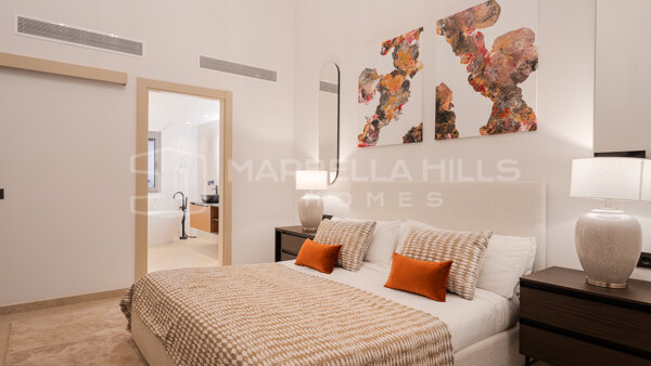 Villa contemporánea de lujo en La Cerquilla Nueva Andalucía | Residencia renovada en el Golf Valley de Marbella