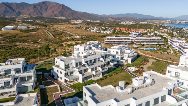 Modernes Apartment im Erdgeschoss mit privatem Garten und Meerblick – Azata Delmare, Bahia de Casares