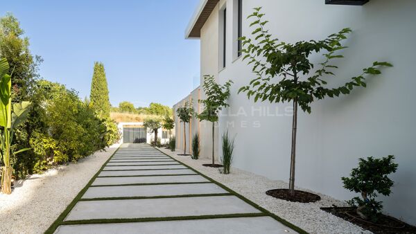 Contemporary Luxury Villa in El Paraíso Alto, Estepona – Move-In Ready