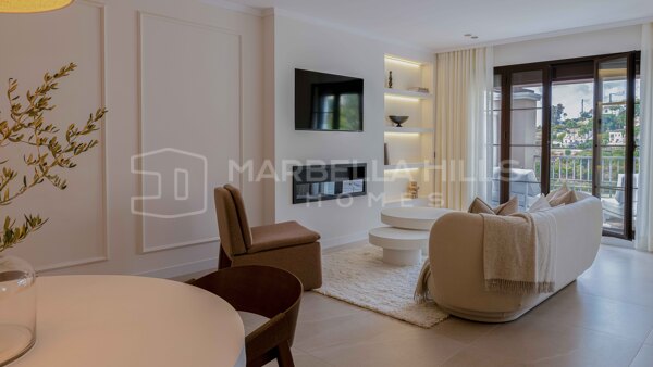 Elegante Ático en Esquina Reformado en La Torre, Los Arqueros con Vistas Panorámicas al Golf