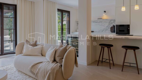 Elegante Ático en Esquina Reformado en La Torre, Los Arqueros con Vistas Panorámicas al Golf