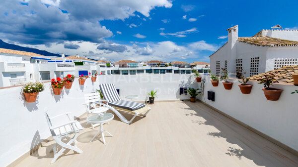 Luxury 3-Bedroom Penthouse for Sale in Jardines del Puerto, Puerto Banús – Costa del Sol