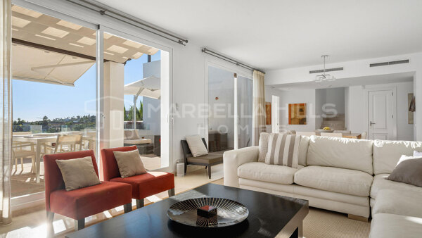 Elegantes Duplex-Penthouse mit Panoramablick in Las Tortugas de Aloha, Nueva Andalucía