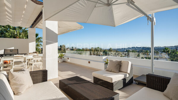 Elegantes Duplex-Penthouse mit Panoramablick in Las Tortugas de Aloha, Nueva Andalucía