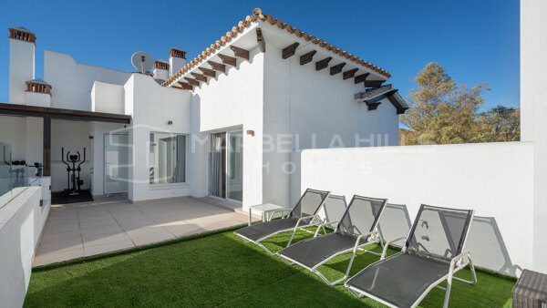 Elegantes Duplex-Penthouse mit Panoramablick in Las Tortugas de Aloha, Nueva Andalucía