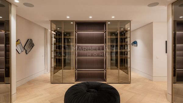 Obra maestra de arquitectura moderna en venta en Marbella Hill Club – Milla de Oro de Marbella