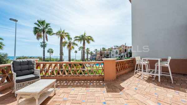 Villa en première ligne de mer à vendre à La Perla de la Bahía, Casares