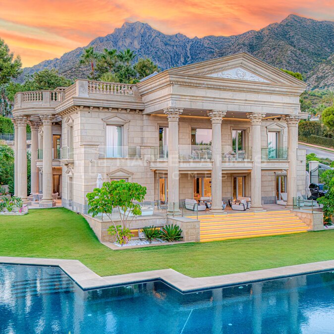 Mansion classique de luxe à vendre à Sierra Blanca, Marbella Golden Mile | Vue mer, spa, cinéma et terrasse rooftop