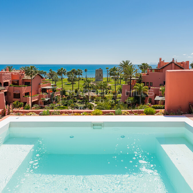 Luxus-Duplex-Penthouse direkt am Meer in Torre Bermeja, Neue Goldene Meile, Estepona