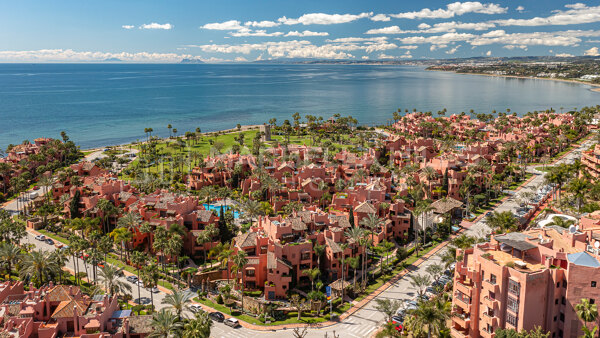 Ático dúplex de lujo en primera línea de playa en Torre Bermeja, Nueva Milla de Oro, Estepona