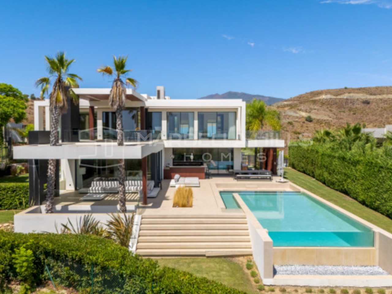Moderne Luxusvilla mit Infinity-Pool und Meerblick in Los Flamingos Golf, Benahavís