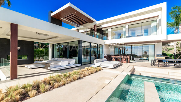 Moderne Luxusvilla mit Infinity-Pool und Meerblick in Los Flamingos Golf, Benahavís