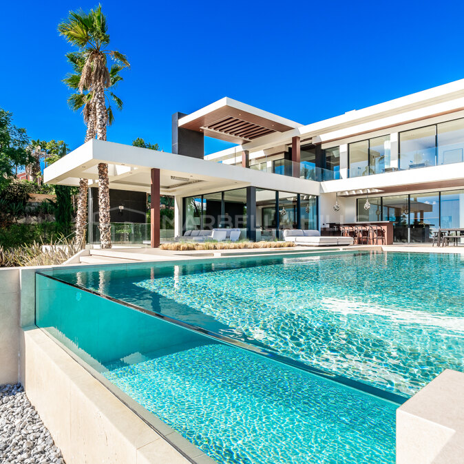 Contemporary Luxury Villa with Infinity Pool and Sea Views in Los Flamingos Golf, Benahavís