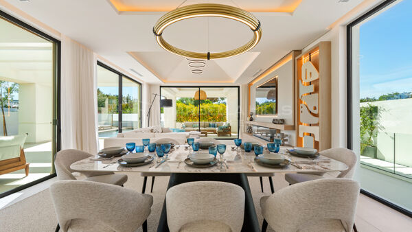 Modern Luxury Villa for Sale Near the Beach in San Pedro de Alcántara