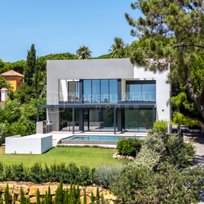 Contemporary Elegance and Sea Views in Hacienda Las Chapas