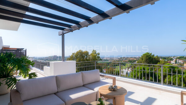 Penthouse duplex de luxe à vendre à Benahavís | Piscine privée, vue panoramique sur la mer et proche de Puerto Banús