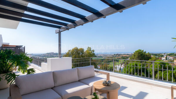 Penthouse duplex de luxe à vendre à Benahavís | Piscine privée, vue panoramique sur la mer et proche de Puerto Banús