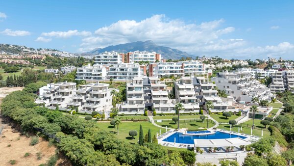 Modern Ground-Floor Apartment for Sale in Arrayanes Golf, Benahavís
