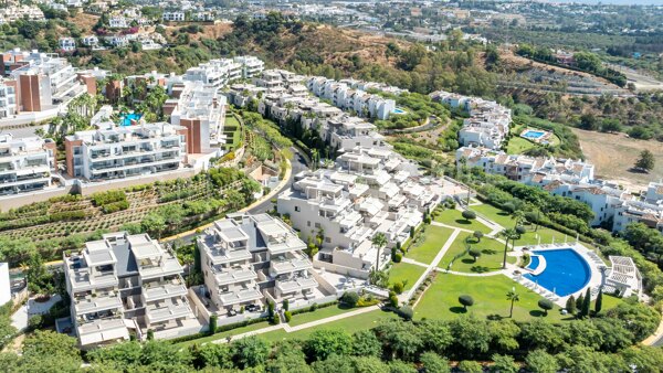 Modern Ground-Floor Apartment for Sale in Arrayanes Golf, Benahavís