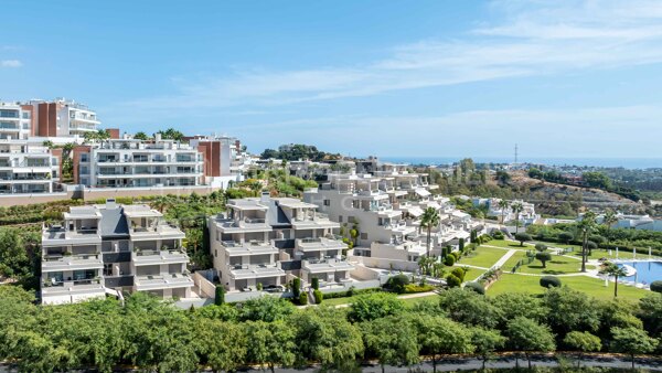 Modern Ground-Floor Apartment for Sale in Arrayanes Golf, Benahavís