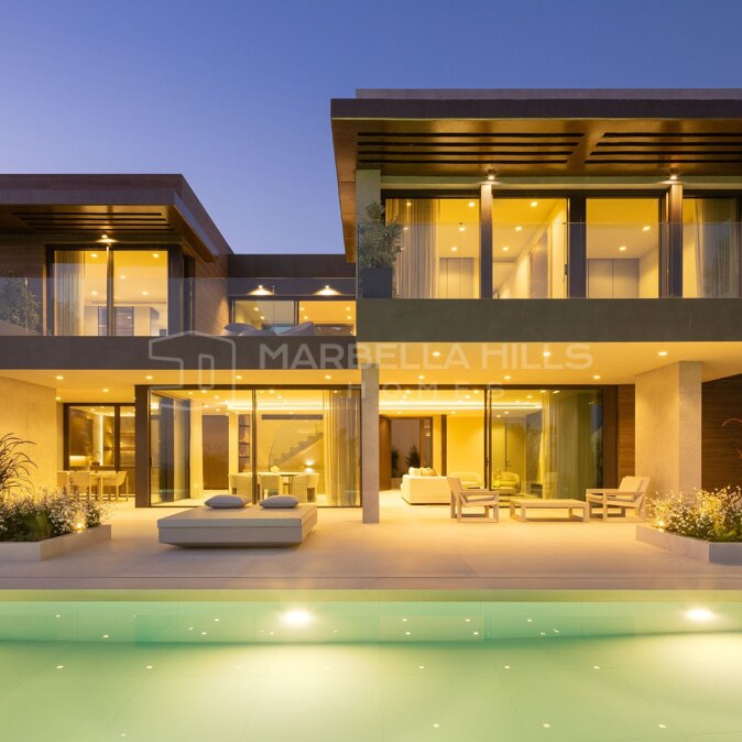 Luxury villa for sale in Los Flamingos Benahavís, modern villa with sea views and private pool