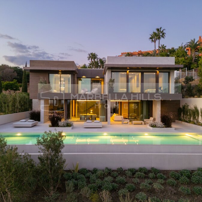 Luxusvilla zu verkaufen in Los Flamingos Benahavís, moderne Villa mit Panoramablick und privatem Pool